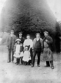 Sid and family with the brewery draymen