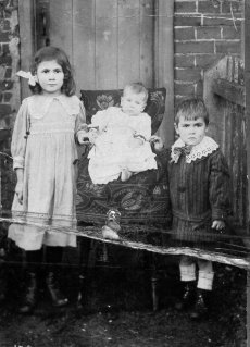 Ruth, Stephanie and Walter Newstead 