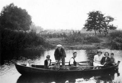 Cecil Baxter and family - August 1939