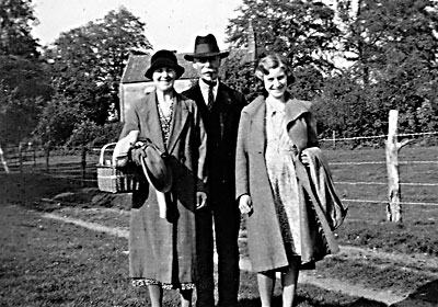 Mr & Mrs Douglas & daughter from 64 Woodgate -1942